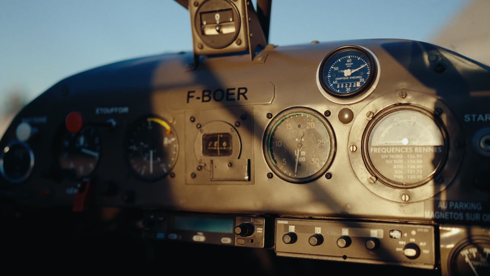 The instrument panel in low sun