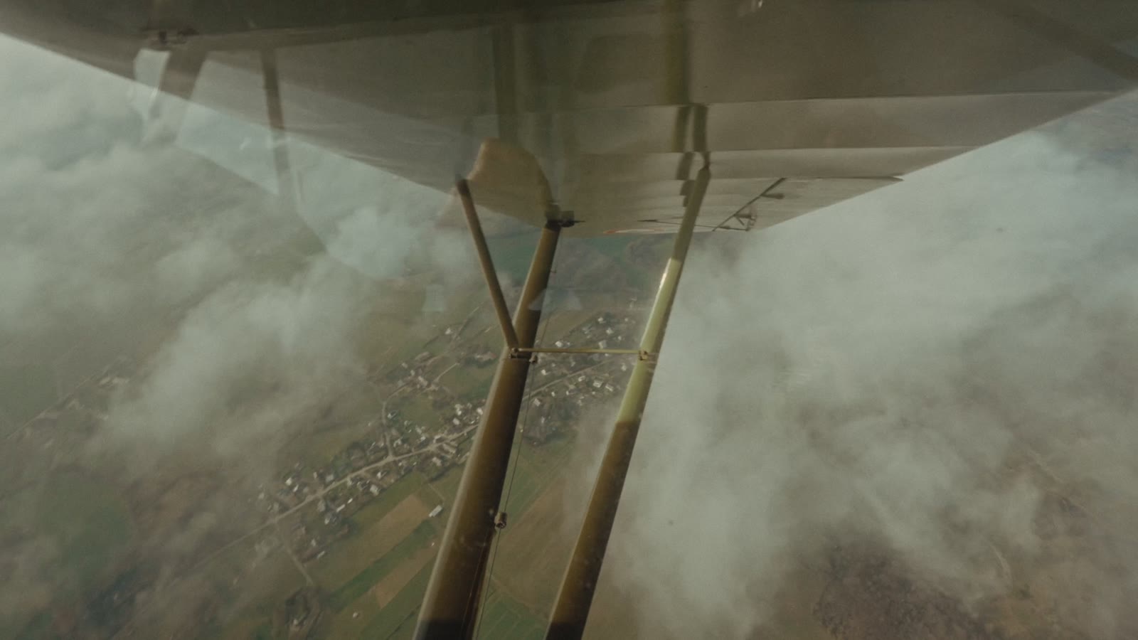 Clouds below the wing strut